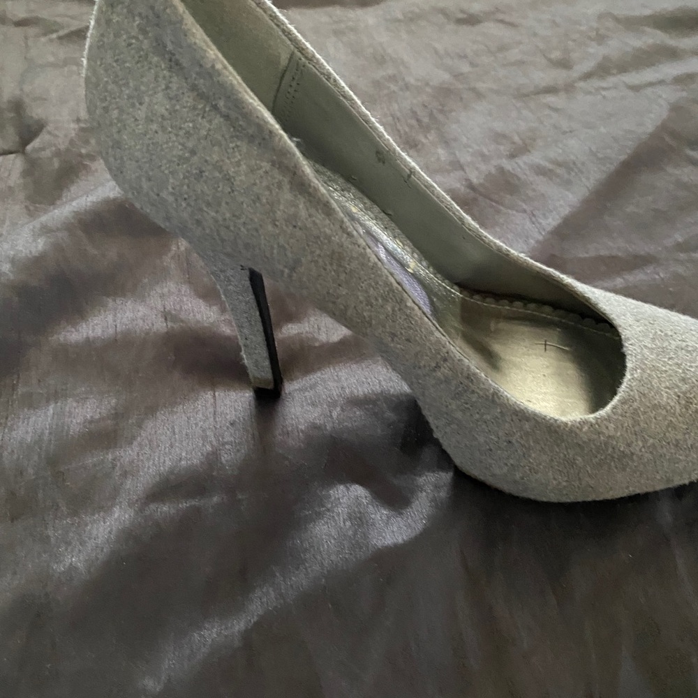 Heels - Picture 2 of 3